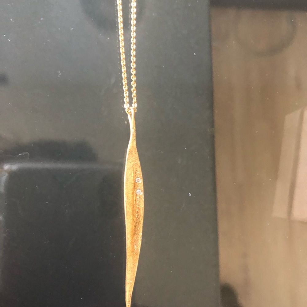 18K leaf with diamond necklace.